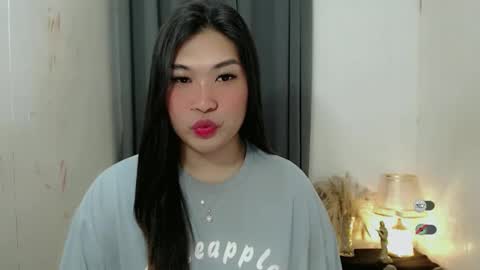 Snapshot of clairewntr_ chatting on October 13, 12:41 pm CLAIRE online show from October 13, 12:41 pm