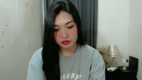 Snapshot of clairewntr_ chatting on October 5, 7:02 am CLAIRE online show from October 5, 7:02 am