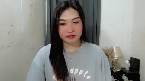 Snapshot of clairewntr_ chatting on October 6, 10:43 am CLAIRE online show from October 6, 10:43 am