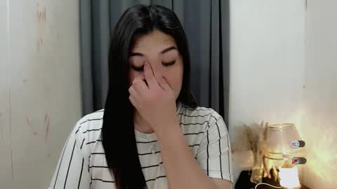 Snapshot of clairewntr_ chatting on October 23, 9:15 am CLAIRE online show from October 23, 9:15 am