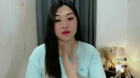 Snapshot of clairewntr_ chatting on October 19, 4:58 am CLAIRE online show from October 19, 4:58 am