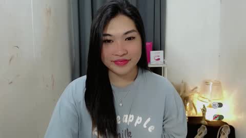 Snapshot of clairewntr_ chatting on October 8, 5:12 am CLAIRE online show from October 8, 5:12 am