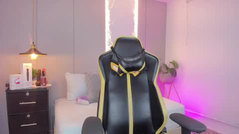 C L A R A online show from February 7, 2:48 am