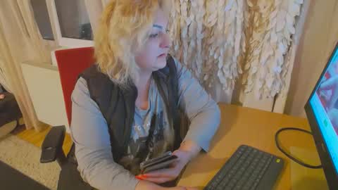 Snapshot of clarabbw77 chatting on January 23, 8:24 pm Clara online show from January 23, 8:24 pm