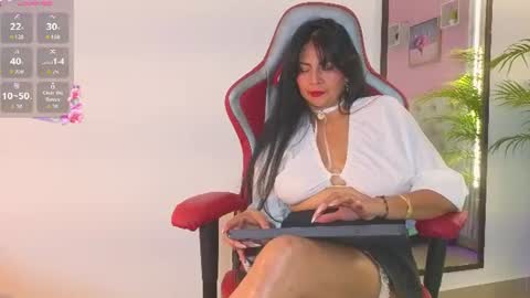 clariss_brown online show from June 17, 7:59 pm