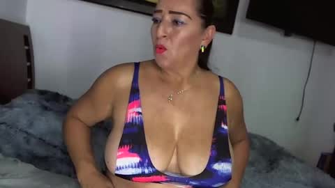 Snapshot of claudiabroke chatting on February 12, 2:35 am claudiabroke online show from February 12, 2:35 am