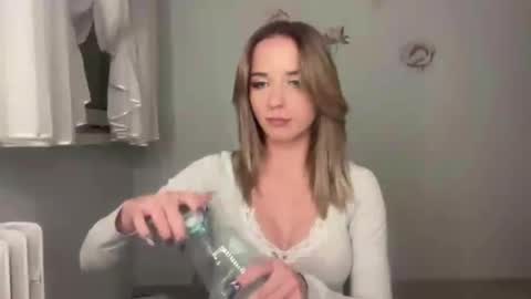 ClaudiaGold online show from October 31, 5:06 pm