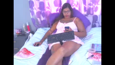 claudine valencia online show from January 24, 7:08 am