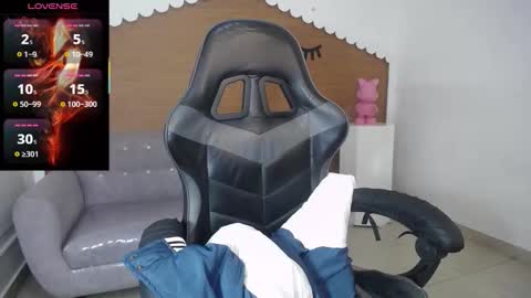 Snapshot of clementine_t chatting on October 6, 12:55 pm Clementine online show from October 6, 12:55 pm