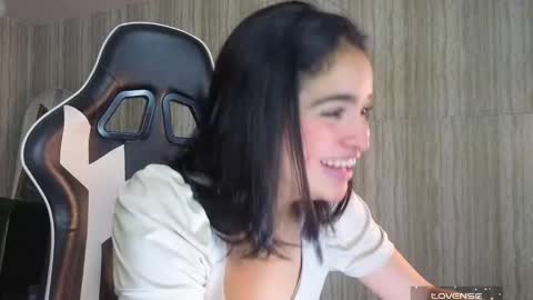 Snapshot of clementine_t chatting on September 24, 3:27 am Clementine online show from September 24, 3:27 am