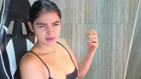 Snapshot of clementine_t chatting on October 4, 12:22 pm Clementine online show from October 4, 12:22 pm