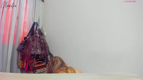 Snapshot of cleopatra_bigboobs chatting on December 13, 10:02 pm MARCELA online show from December 13, 10:02 pm