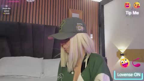 Snapshot of cleowhite_ chatting on September 24, 6:23 am cleowhite_ online show from September 24, 6:23 am