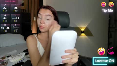 Snapshot of cleowhite_ chatting on October 2, 5:45 am cleowhite_ online show from October 2, 5:45 am