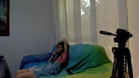 Snapshot of cleowhite_ chatting on October 23, 7:53 pm cleowhite_ online show from October 23, 7:53 pm