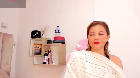 Snapshot of clhoe_johnson_ chatting on October 6, 11:49 am clhoe_johnson_ online show from October 6, 11:49 am