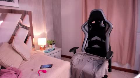 Snapshot of clhoe_johnson_ chatting on October 2, 2:38 am clhoe_johnson_ online show from October 2, 2:38 am