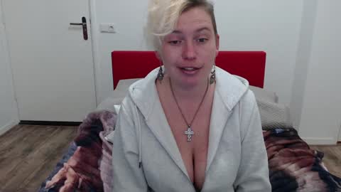 Syl  online show from February 4, 8:38 pm