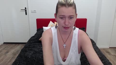 Syl  online show from January 10, 9:13 am