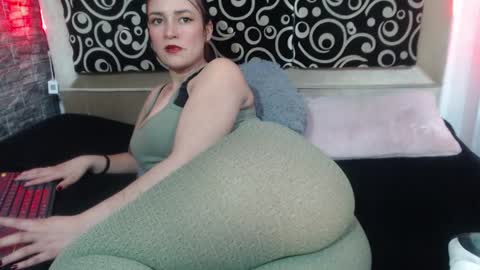 Snapshot of cloe66 chatting on December 5, 7:06 pm cloe66 online show from December 5, 7:06 pm
