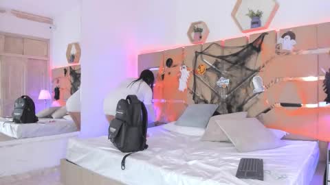 Cloe Online de 600 a 1400 online show from November 3, 11:25 am