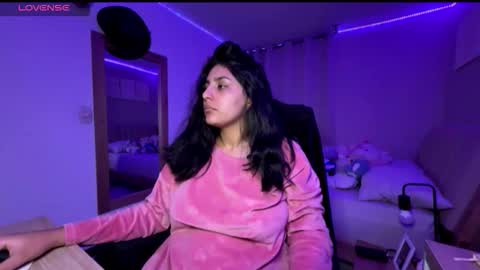 cloe small online show from November 7, 3:56 am