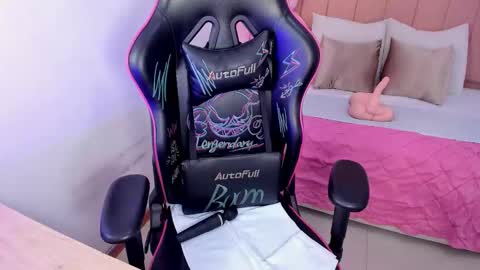 Snapshot of cloe_weiss chatting on October 13, 2:09 pm Cloe Weiss online show from October 13, 2:09 pm