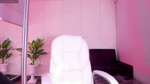 C L O E  online show from January 6, 5:00 am