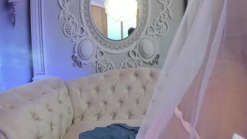 Snapshot of cloy_baby chatting on December 7, 11:40 am Eilyn online show from December 7, 11:40 am