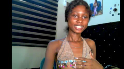 Snapshot of coco_petitqueen chatting on January 19, 7:46 am coco_petitqueen online show from January 19, 7:46 am
