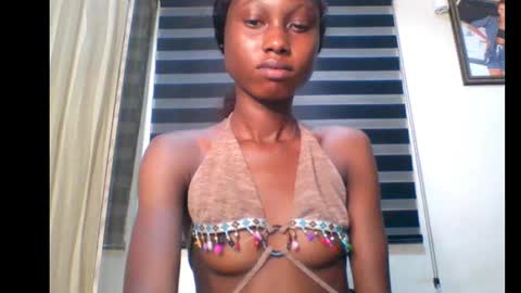 Snapshot of coco_petitqueen chatting on January 22, 7:25 am coco_petitqueen online show from January 22, 7:25 am