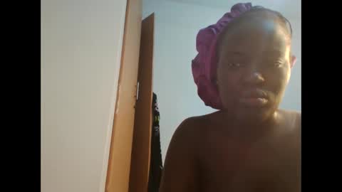 Snapshot of coco_vixen9 chatting on September 29, 9:31 pm coco vixen9 online show from September 29, 9:31 pm