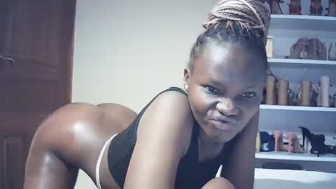 Mila independent model online show from November 20, 9:10 am