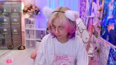 Mia online show from October 3, 5:07 pm