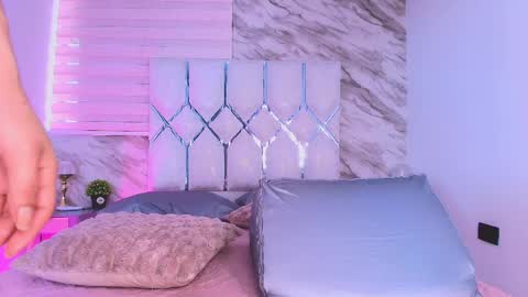 colett online show from April 23, 12:01 pm