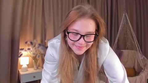 Collen Mon Tue Wed Thu Fri GMT 3 0300am - 0900am  online show from September 22, 3:54 pm