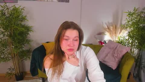 Collen Mon Tue Wed Thu Fri GMT 3 0300am - 0900am  online show from November 19, 5:02 pm