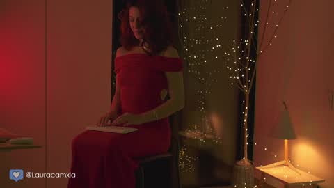 Laura online show from December 19, 11:25 pm