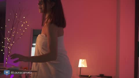 Laura online show from January 19, 11:00 pm
