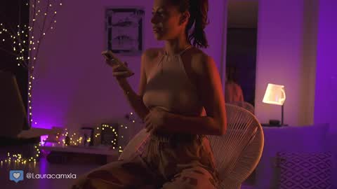 Laura online show from December 14, 12:22 am