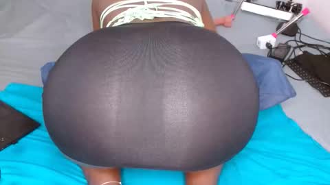 Snapshot of comicalcara chatting on September 23, 8:45 am Cara online show from September 23, 8:45 am