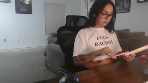 Snapshot of controllercutie chatting on November 1, 11:09 pm controllercutie online show from November 1, 11:09 pm