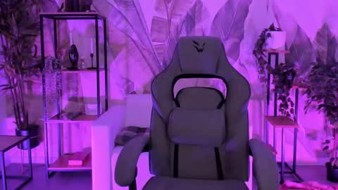 little girl who is always right or Coraline online show from October 16, 5:43 am