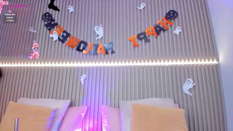 Snapshot of coralineross_ chatting on October 9, 11:36 am coralineross_ online show from October 9, 11:36 am