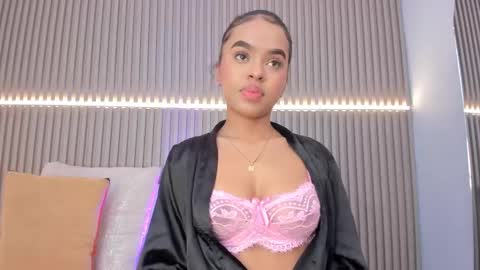 Snapshot of coralineross_ chatting on September 27, 11:39 am coralineross_ online show from September 27, 11:39 am