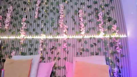 Snapshot of coralineross_ chatting on October 27, 11:06 am coralineross_ online show from October 27, 11:06 am