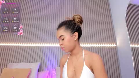 Snapshot of coralineross_ chatting on September 30, 11:05 am coralineross_ online show from September 30, 11:05 am