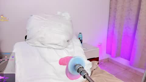 Snapshot of couple_naughty20 chatting on October 18, 11:17 pm Maria online show from October 18, 11:17 pm