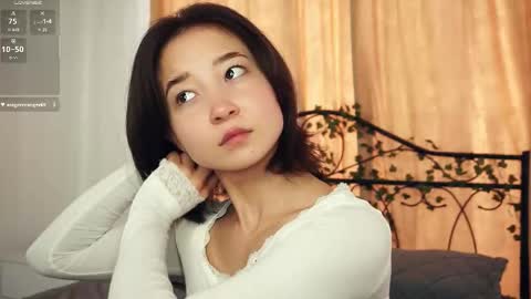 Snapshot of coventinaashfield chatting on September 15, 7:49 am Yui online show from September 15, 7:49 am