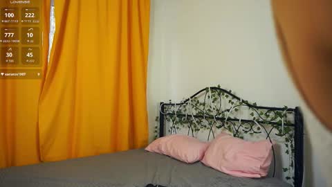 Snapshot of coventinaashfield chatting on October 24, 7:26 am Yui online show from October 24, 7:26 am